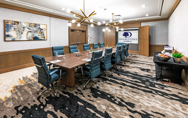 DoubleTree by Hilton Tulsa - Warren Place