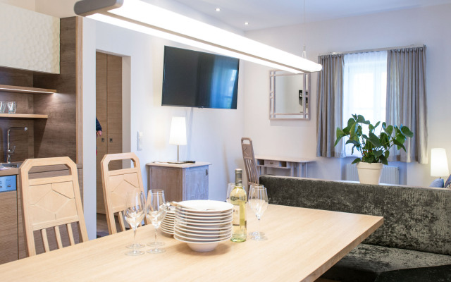Crystls Aparthotel