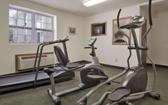 Hotel Iron Mountain Inn & Suites