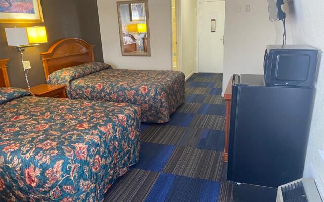 Country Club Inn & Suites