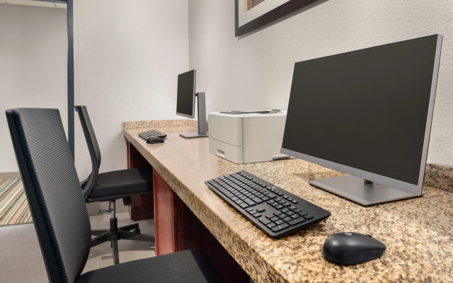 Country Inn & Suites by Radisson, Pella, IA