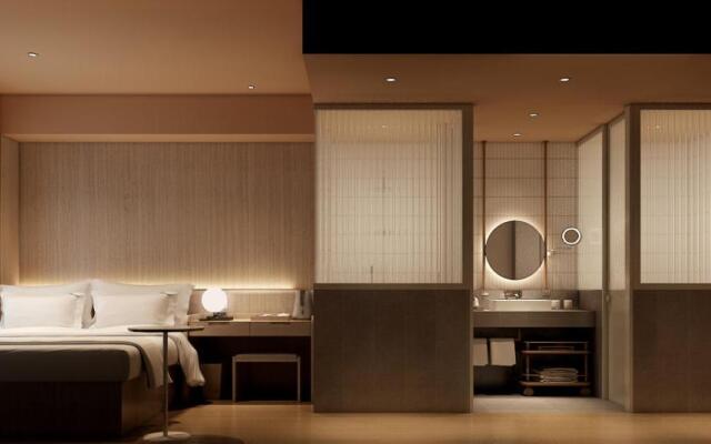 Zhengzhou East Railway Station Crossing Hotel