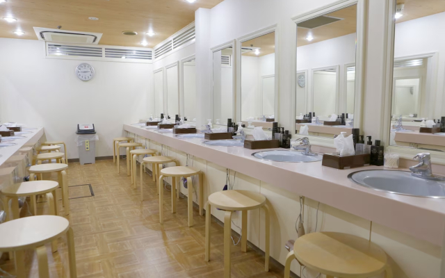 Shinjuku Kuyakusho-mae Capsule Hotel