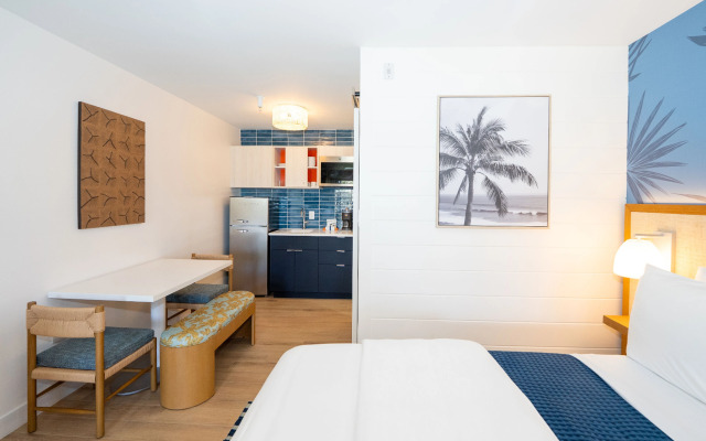 Sunshine Suites Resort