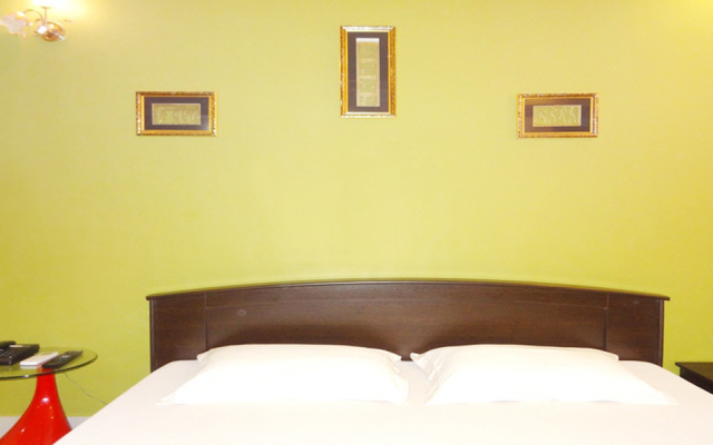 Hotel Nesh Inn