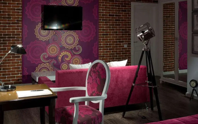 De Gaulle Boutique Hotel