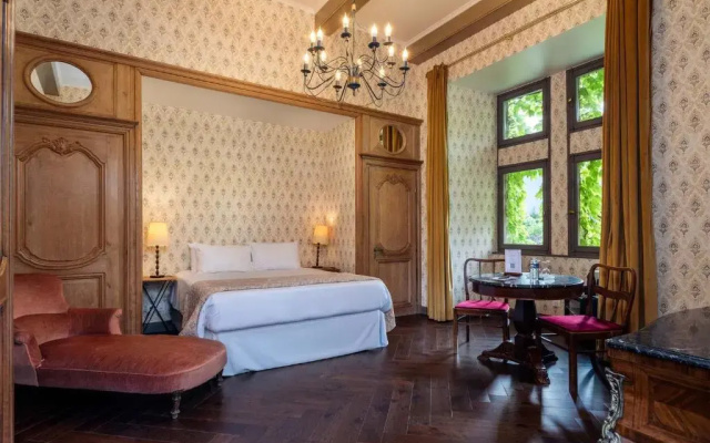 Le Chateau De Candie
