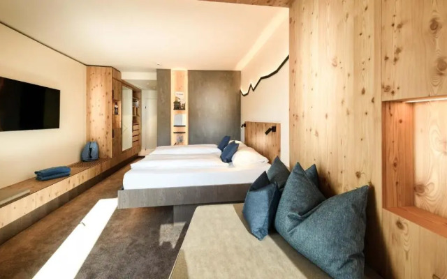 Dips&Drops – SUPERIOR HOTEL · SPORTS · SPA · RESTAURANTS
