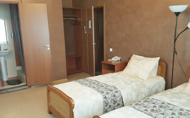 Parallel Hotel