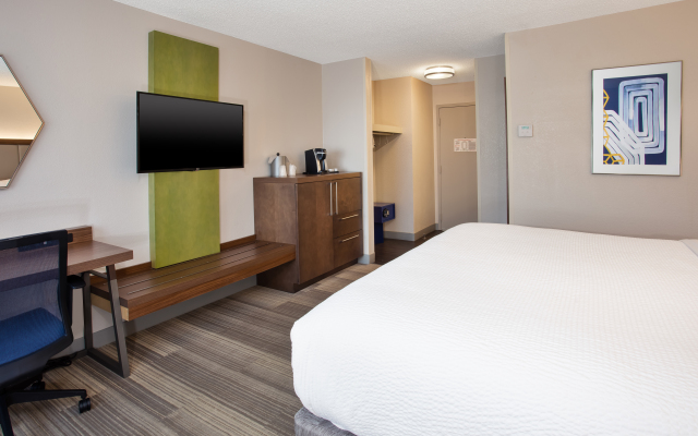 Holiday Inn Express Nashville Airport, an IHG Hotel