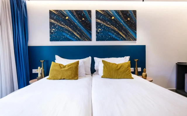 V Hotel