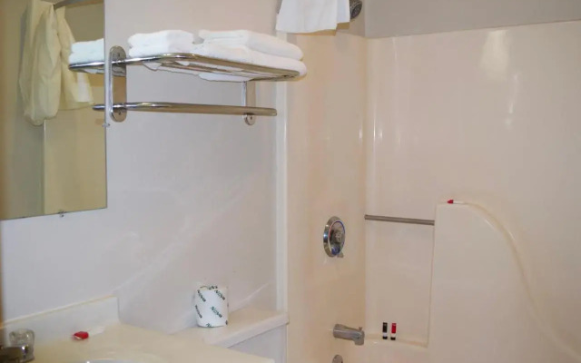 AmeriVu Inn & Suites