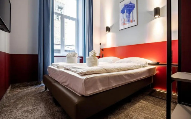 Maverick Athenaeum Hotel