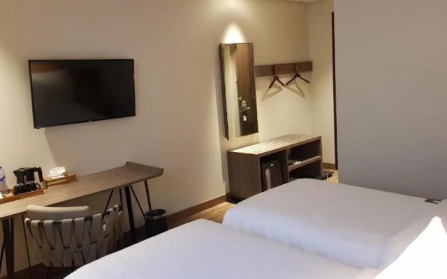 Luminor Hotel Legian Seminyak - Bali