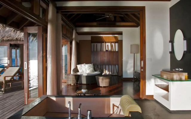 Coco Bodu Hithi Resort