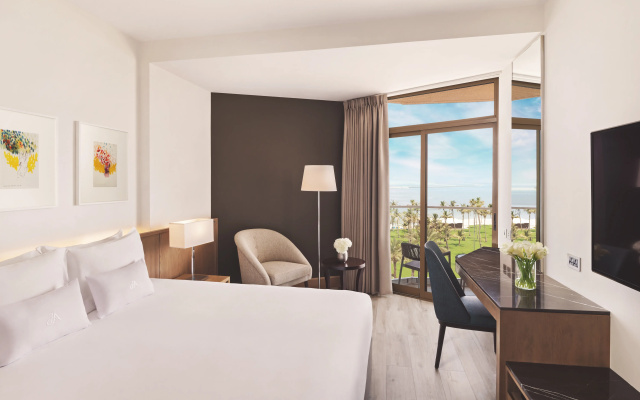 JA Beach Hotel, Dubai