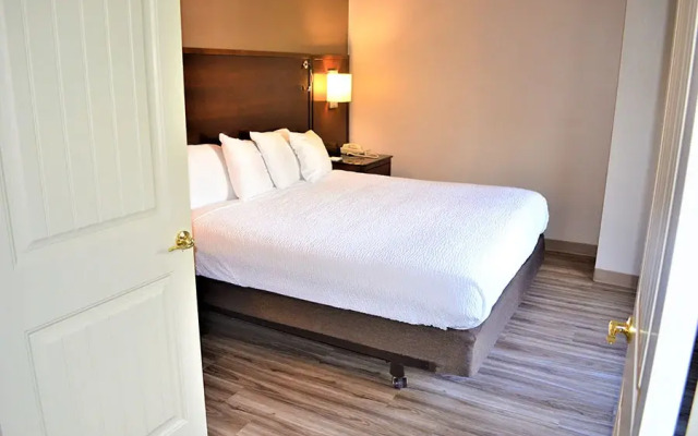 The Ashley Inn & Suites