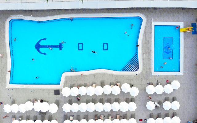 Sailor's Beach Club Hotel
