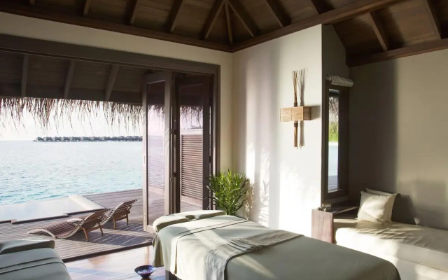 Coco Bodu Hithi Resort