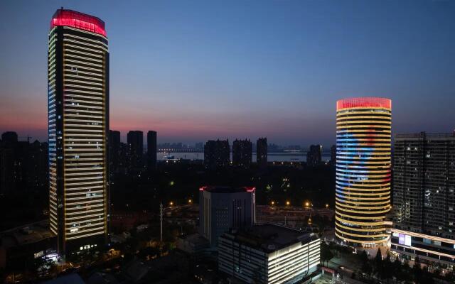 Atour Hotel (Wuhan High Speed Railway Station, Qingshan Impression City)