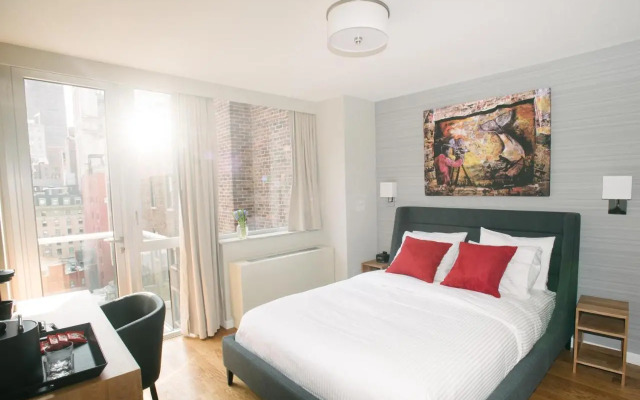 Hotel 32 32