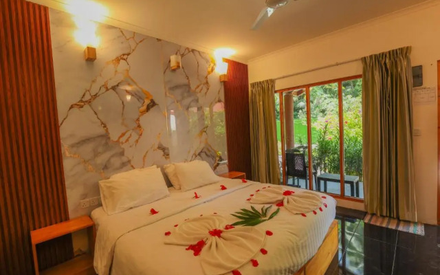 Thoddoo Beach Holiday Inn