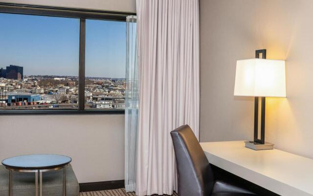 DoubleTree by Hilton Hotel Newark Airport