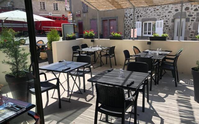 Logis Hôtel Le Relais Des Remparts