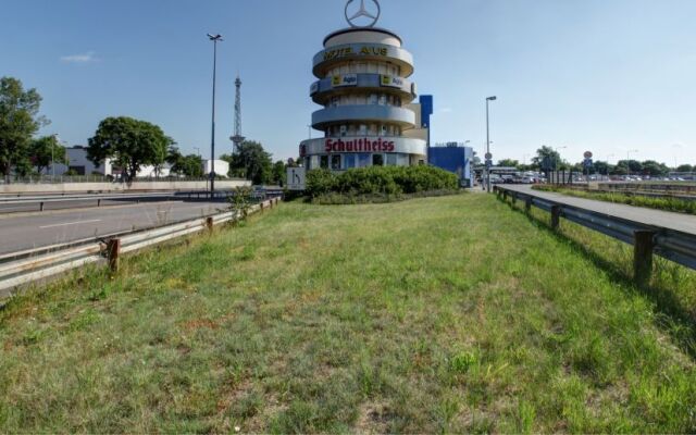 AVUS an der Messe