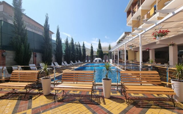 Kanarya Guest House