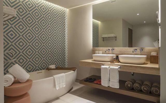 Hilton Cancun Mar Caribe All-Inclusive Resort