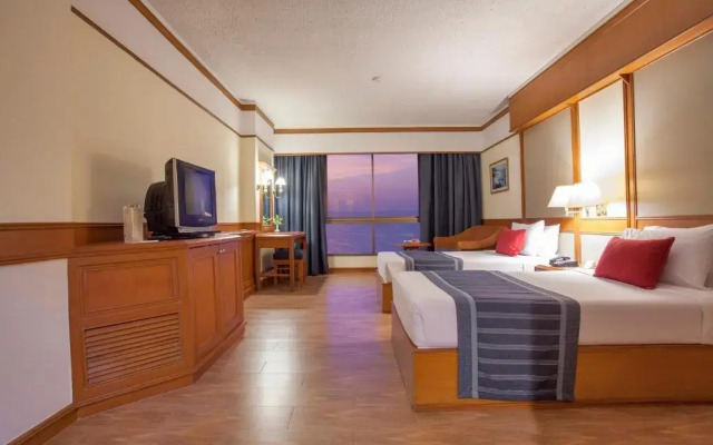 Cholchan Pattaya Beach Resort