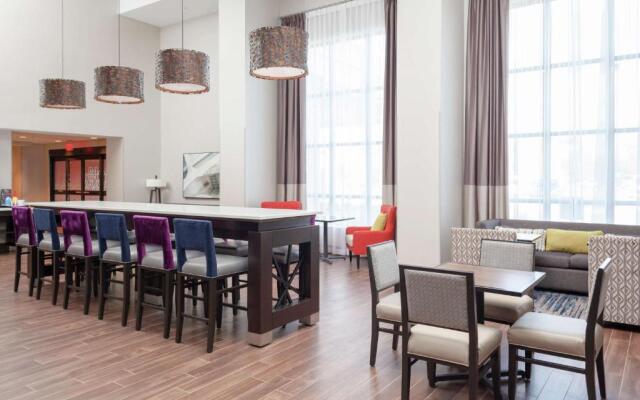 Hampton Inn & Suites Overland Park South