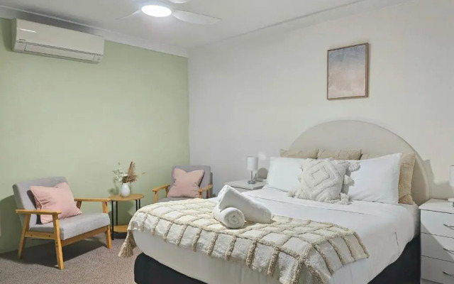 Mollymook Ocean View Motel - Welcoming Guests 18 Years and Older
