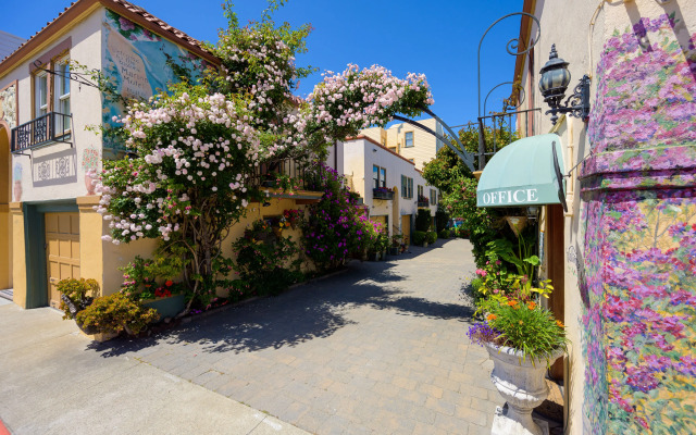 Marina Motel