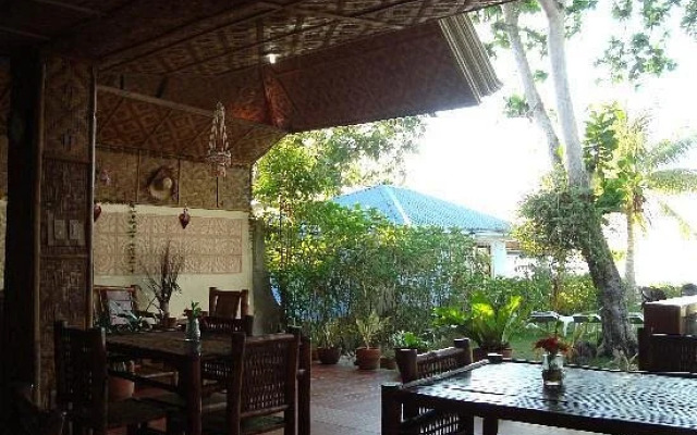 D&B Bluestar Beach Resort