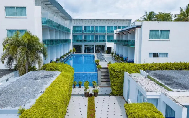 KC Beach Club & Pool Villas