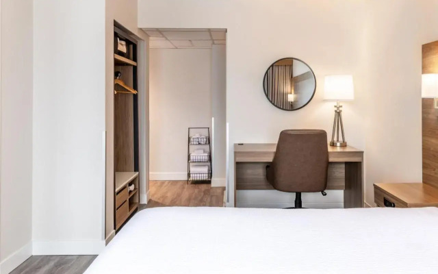 Atrium Hotel Vancouver