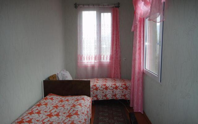 Guest House Lakoba 32