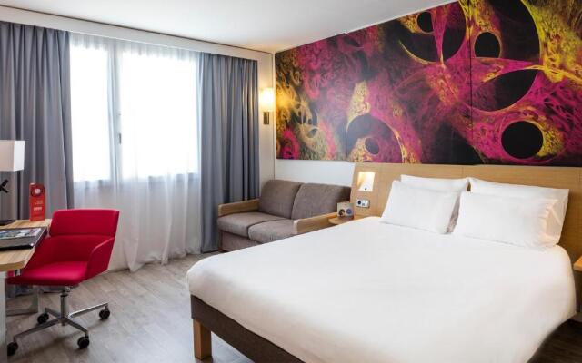 Отель Novotel Barcelona Cornella