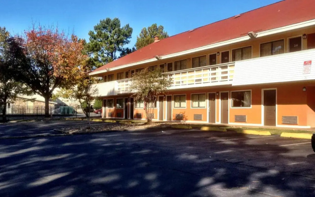 Americas Best Value Inn & Suites Little Rock at Scott Hamilton Dr