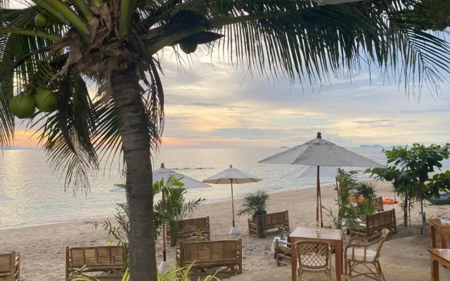 Lanta Palace Beach Resort and Spa