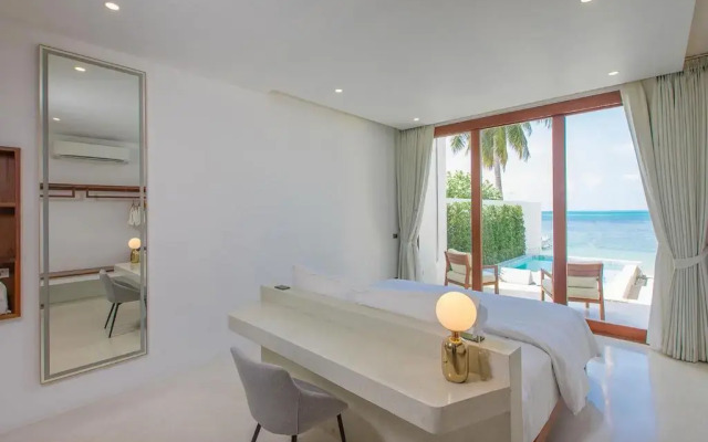 White Whale Beachfront Pool Villa