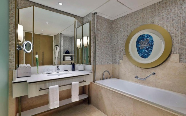 Two double beds premier room — фото 4
