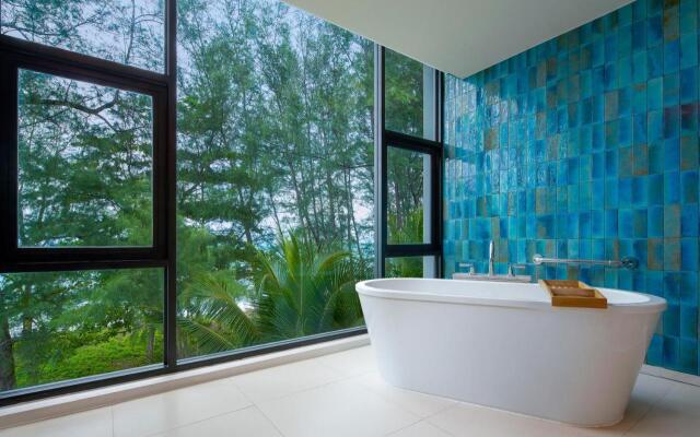 Le Méridien Phuket Mai Khao Beach Resort