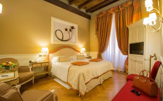 Hotel Corona d'Oro