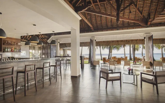 Paradis Beachcomber Golf Resort & Spa