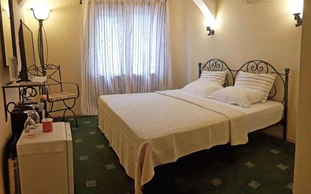 A&B Home Hotel