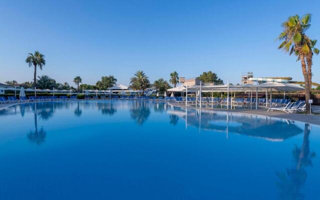 Отель Euphoria Palm Beach Resort