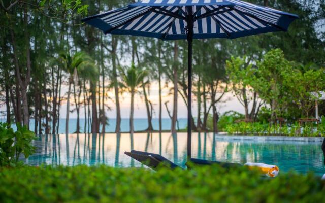 Le Méridien Phuket Mai Khao Beach Resort